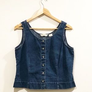 Eddie Bauer Sleeveless Button Front Shirt.